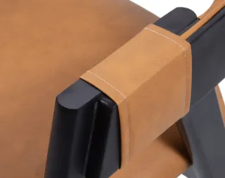 MAVENA Cadeira Enfield em Madeira Maciça Ébano e Courino Caramelo — detalhe visual 6