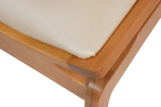 MAVENA Cadeira Silvia em Madeira Amêndoa Facto Champanhe Rattan Natural — detalhe visual 5