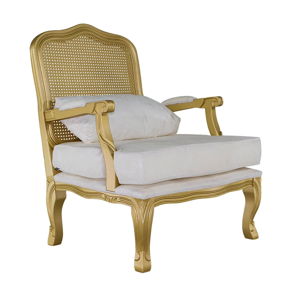 Poltrona King em veludo off white, acabamento dourado e rattan natural