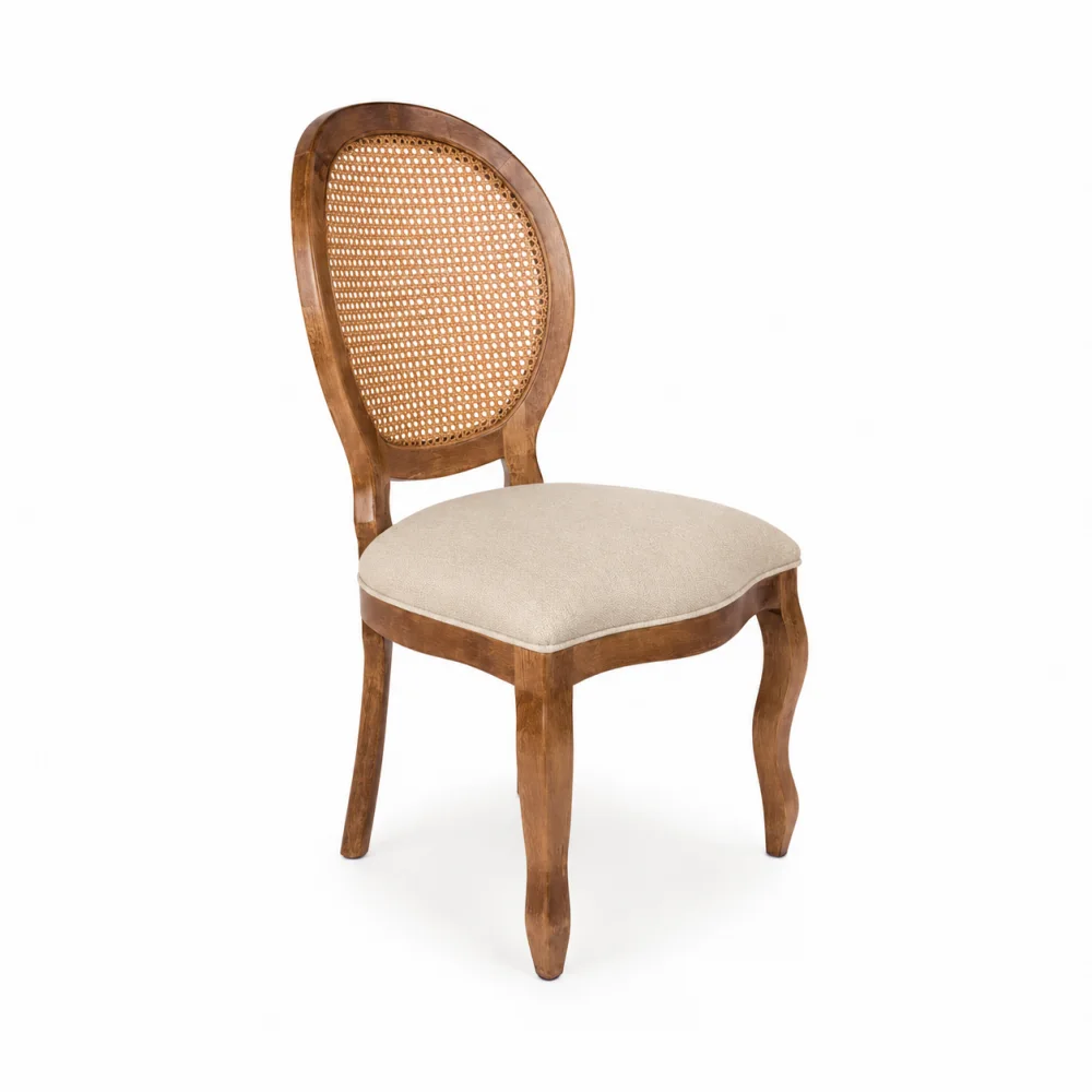 Cadeira Medalhão MAVENA em madeira imbuia, encosto de rattan natural e assento em linho areia.